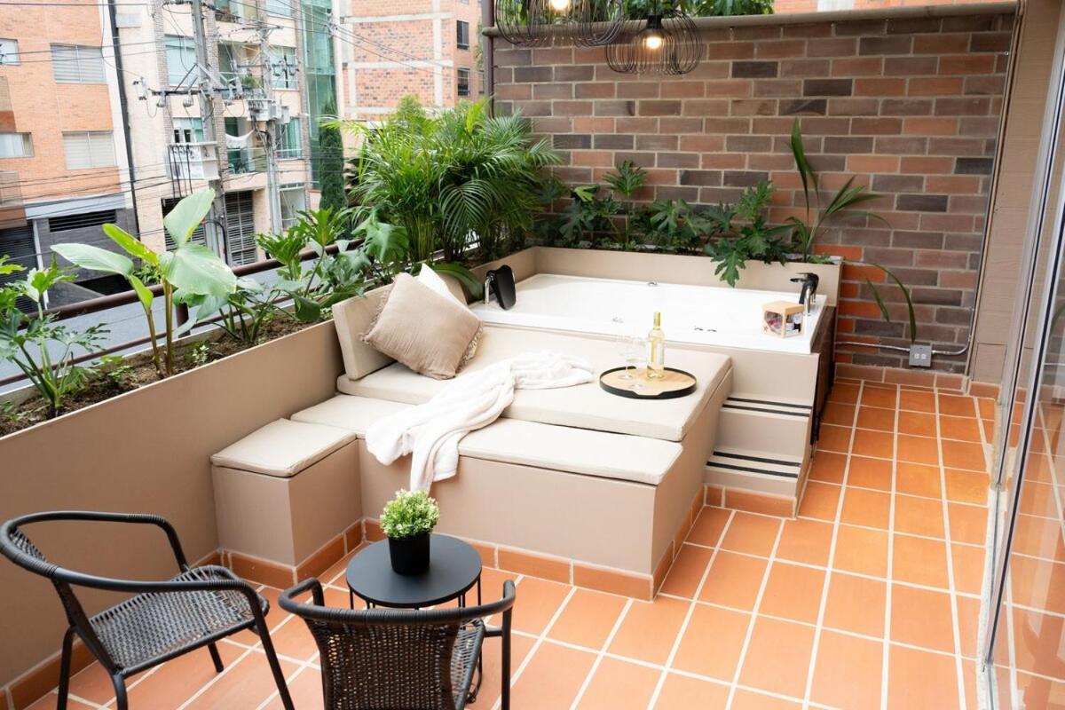 New W Private Jacuzzi & Ac Apartment Medellin